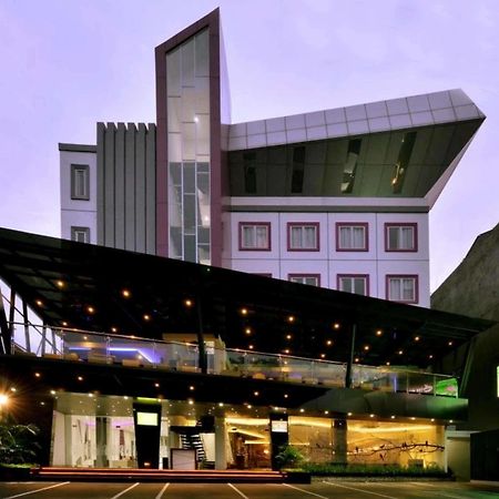 Oak Tree Urban Hotel Yakarta Exterior foto