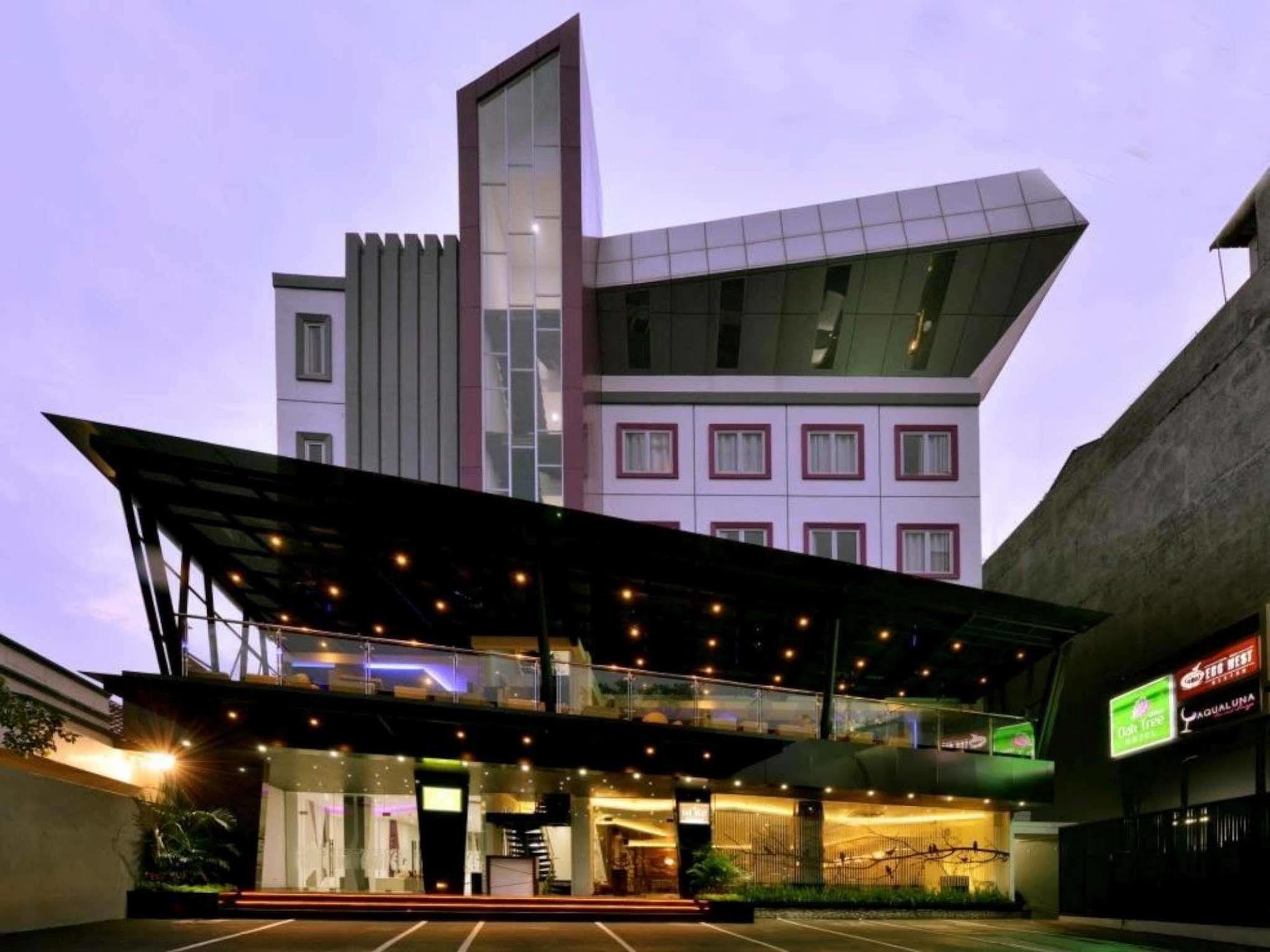 Oak Tree Urban Hotel Yakarta Exterior foto